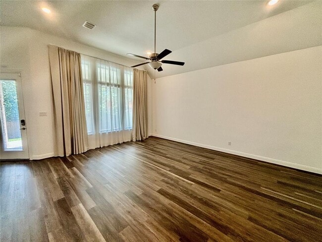 Building Photo - 808 Clear Spring Ln