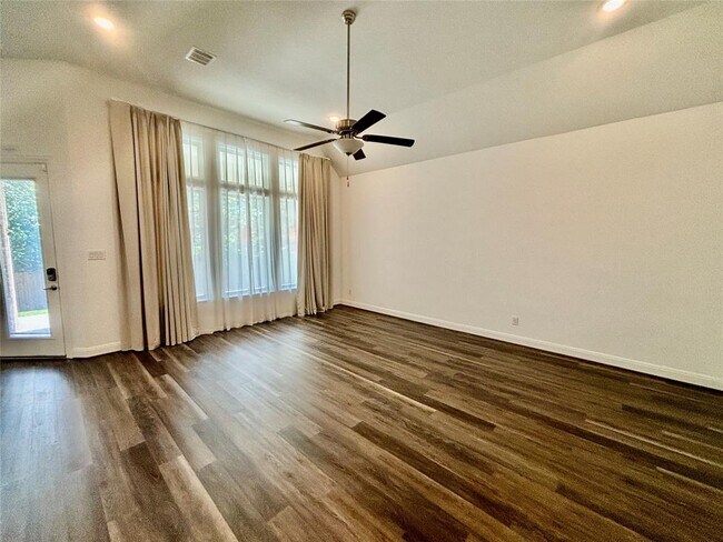Foto del edificio - 808 Clear Spring Ln