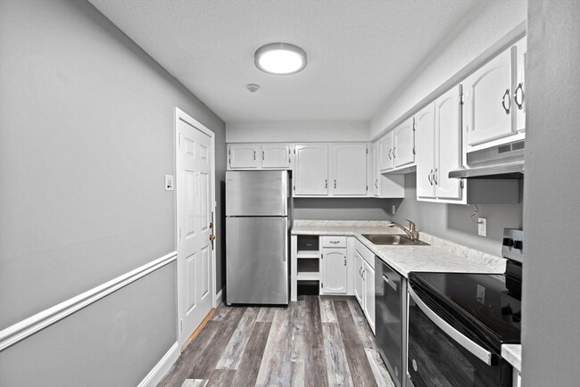 Building Photo - 181 Littleton Rd
