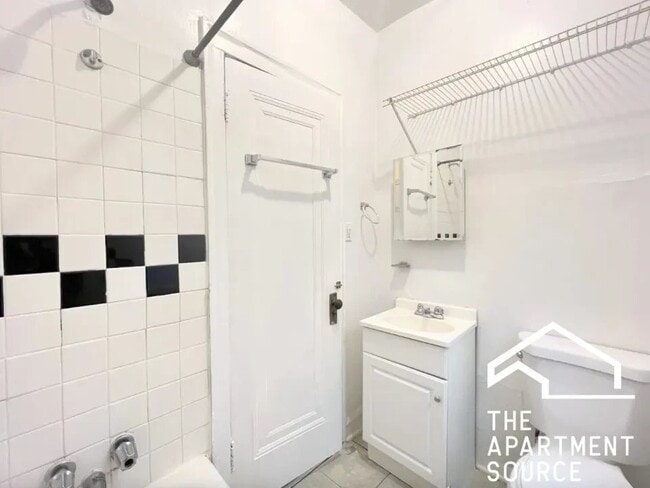 Photo - 2827 N Burling St (Chicago, IL) Apartment