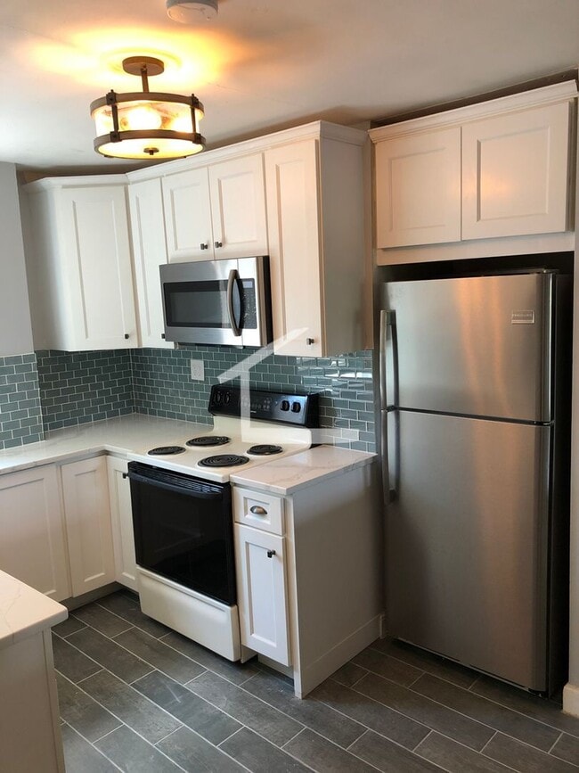 Building Photo - 2012 Commonwealth Ave