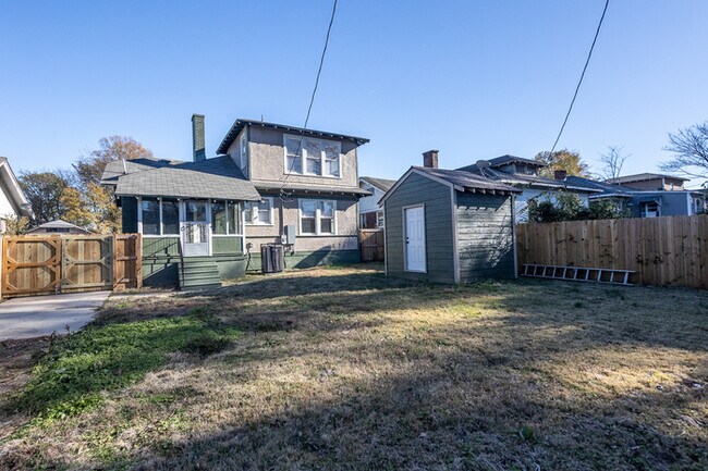 Foto del edificio - Updated Midtown charmer