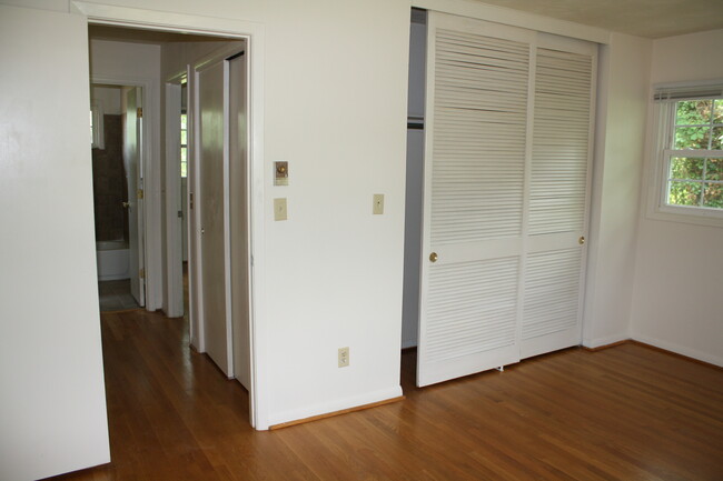 MB Big closets - 1545 W Main St