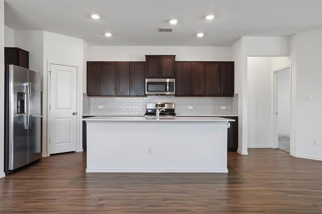 Foto del edificio - 3312 Kenner Dr