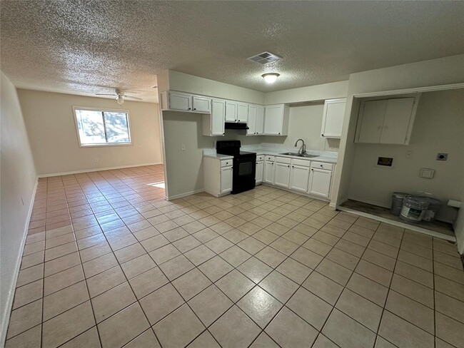 Building Photo - 10505 Mcmillian Dr