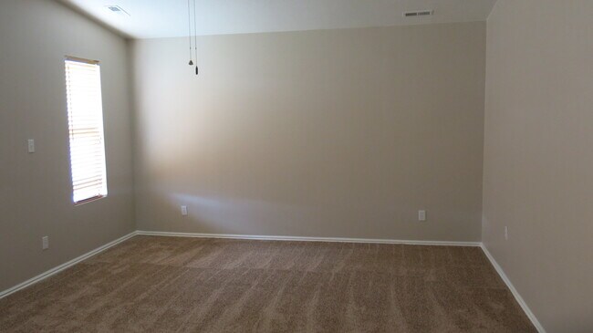 Building Photo - Beautiful 3 bed/2bath home located near park!
