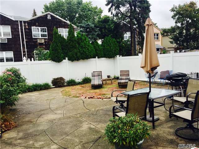 Foto del edificio - 89-03 Aubrey Ave