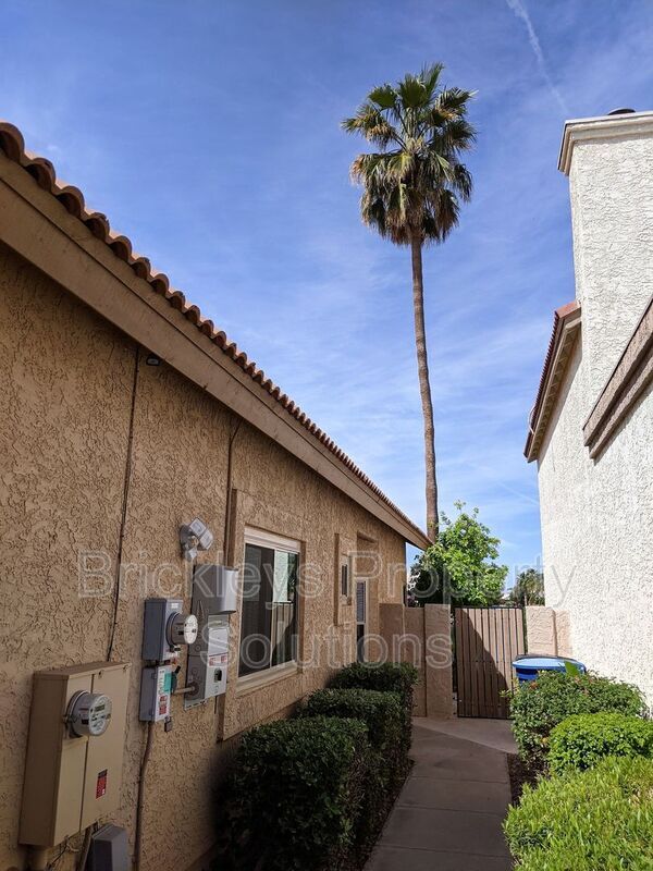Building Photo - 234 S Lakeview Blvd