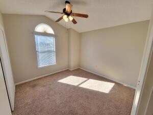 Foto del edificio - 2057 Burjonik Ln