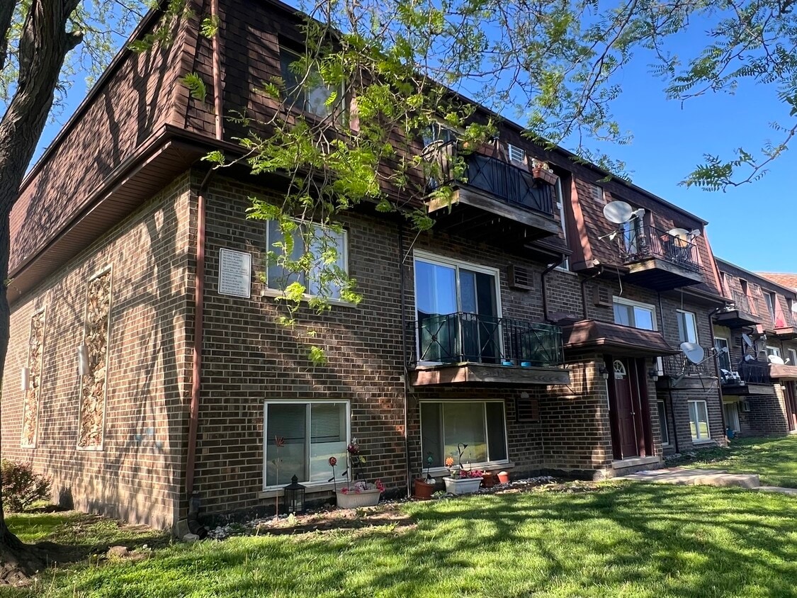 10467 Dearlove Rd Unit 4, Glenview, IL 60025 Condo for Rent in