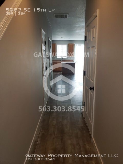 Foto del edificio - 5963 SE 15th Loop