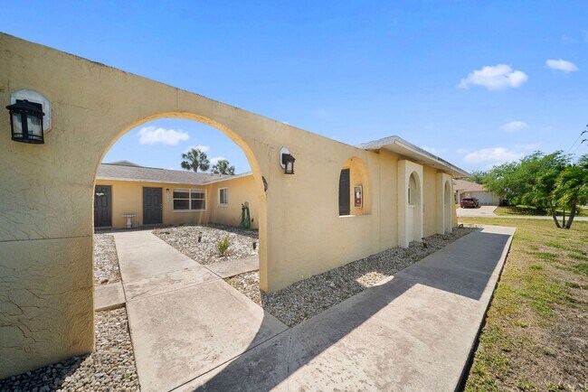 Foto del edificio - 13401-13407 Pine Needle Ln