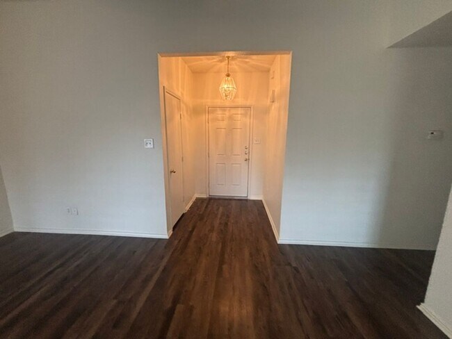 Foto del edificio - 1024 Carlin Ln