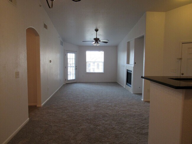 Foto del edificio - Beautiful 2 Bed, 2 bath condo
