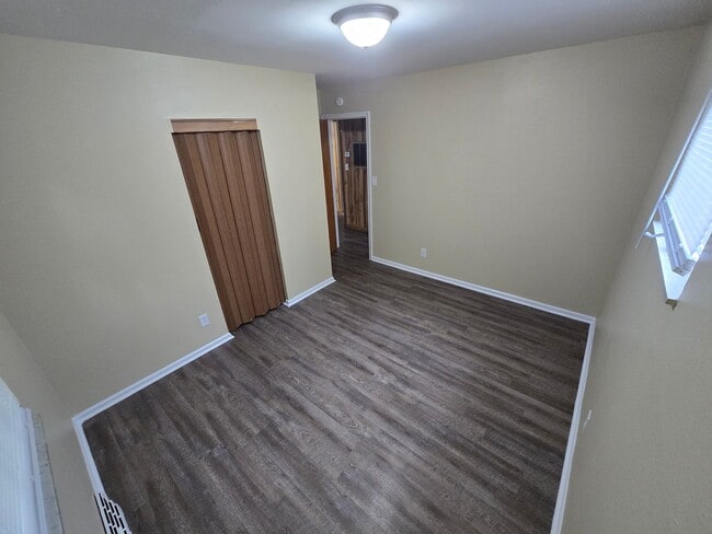 Building Photo - 3 Bedroom House