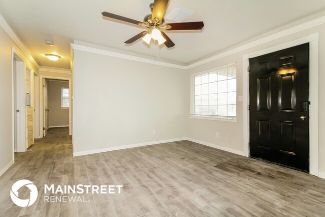 Building Photo - 800 Plaza Dr