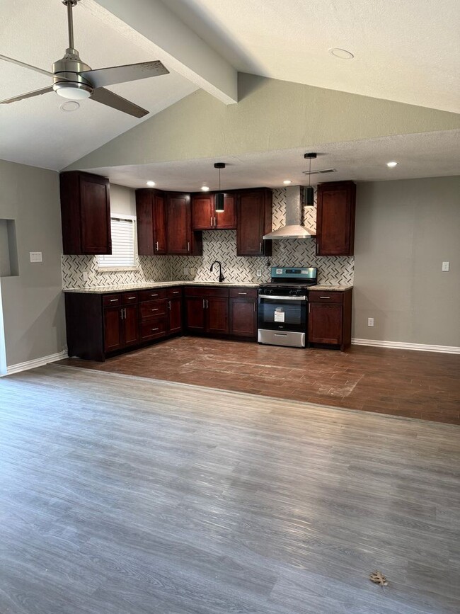 Building Photo - House for rent in Arlington