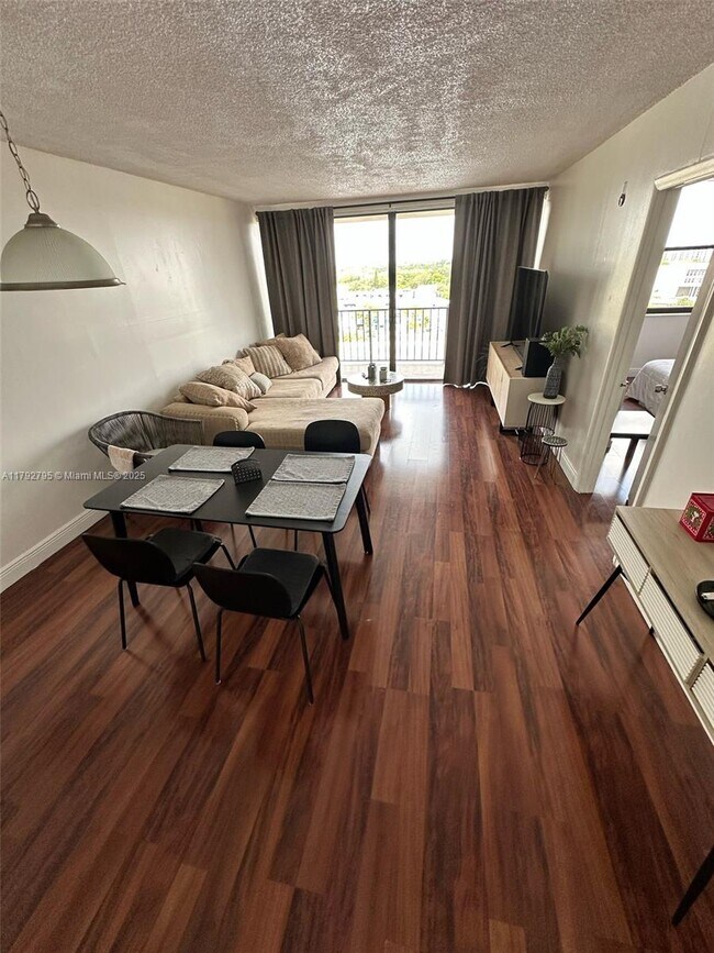 Foto del edificio - 1470 NE 123rd St
