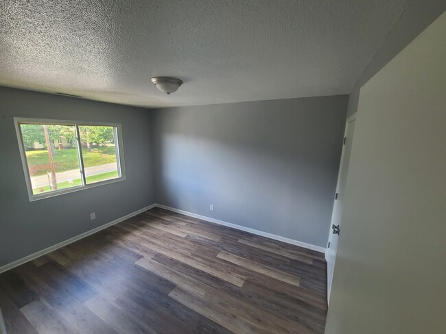 Building Photo - Great 2 bed 1 bath in Mayodan-View this ho...