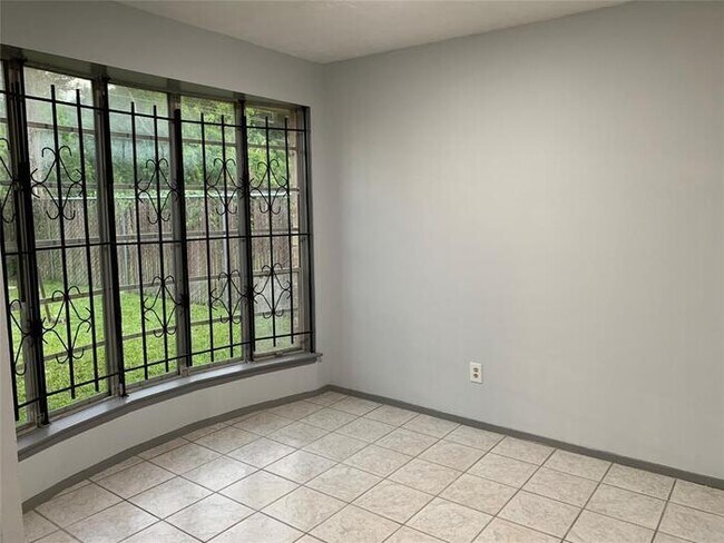 Foto del edificio - Well Maintain 4 BEDROOMS for $1550/mo.!