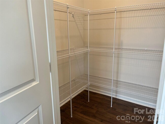 Foto del edificio - 119 Old Home Rd