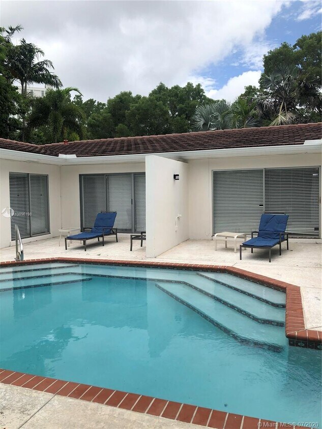 Primary Photo - 1200 Cotorro Ave