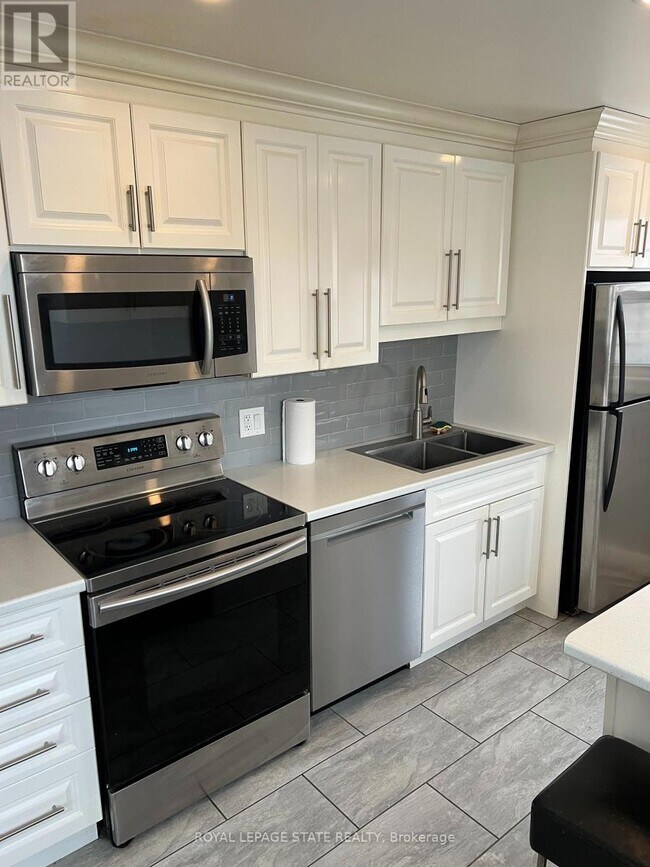 Building Photo - 415 Welland Ave