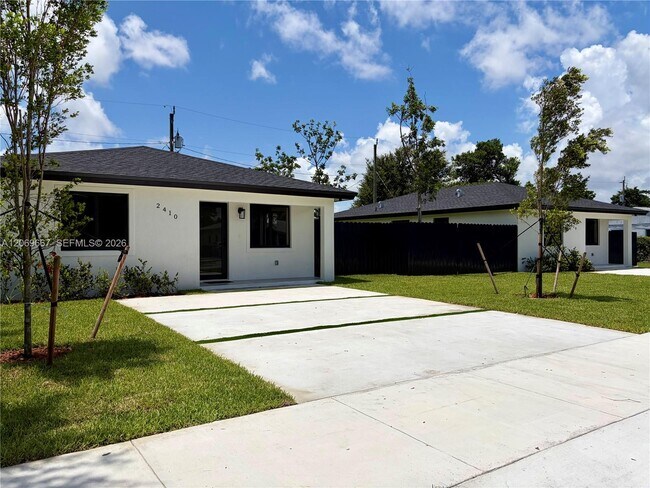 Foto del edificio - 2420 NW 154th St