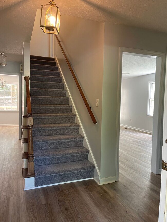 Foto del edificio - Westwood Hills! 3 BR 2 1/2 Bath home off M...
