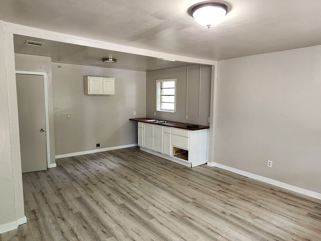 Foto del edificio - Special!!  Half off deposit!