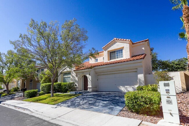 Building Photo - Beautiful, Well Kept, North Summerlin Pool...