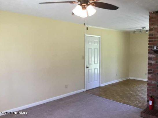 Building Photo - 303 Lakewood Dr