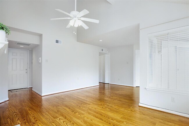 Foto del edificio - 12400 Overbrook Ln