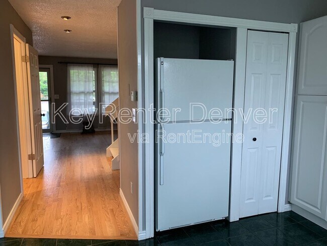 Building Photo - 1217 S Flower Cir
