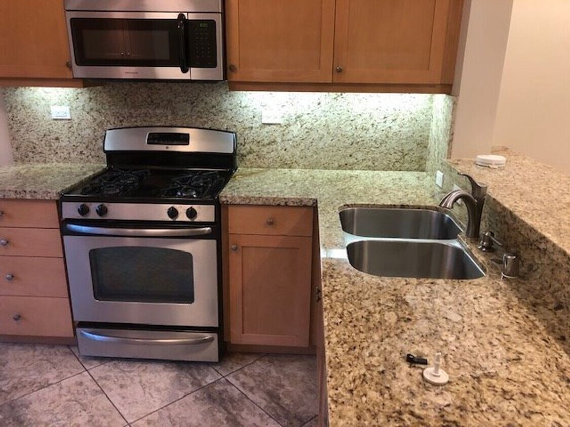Foto del edificio - 1227 Lavender Ct