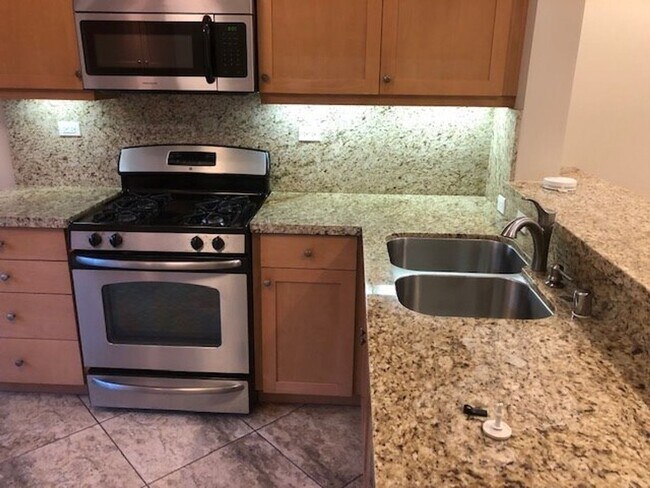 Foto del edificio - Beautiful Two-Story Townhouse With Garage!!