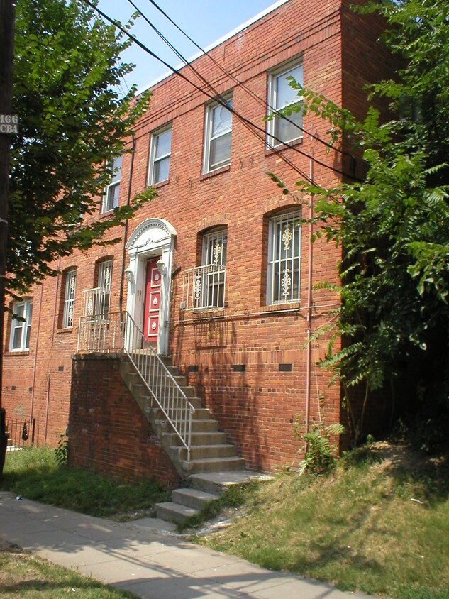 Foto del edificio - 566 Malcolm X Blvd SE