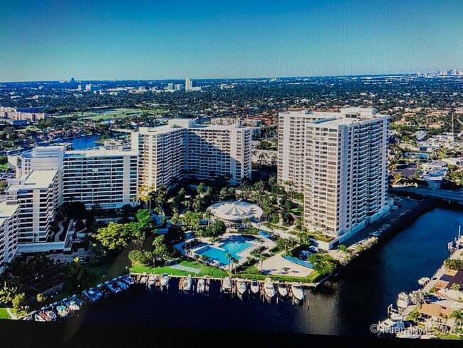 Foto del edificio - 600 Three Islands Blvd