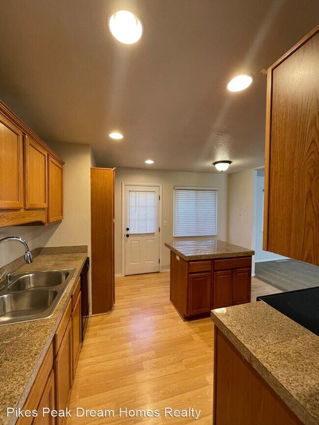 Building Photo - 4 br, 2.5 bath House - 2640 Villa Loma Drive