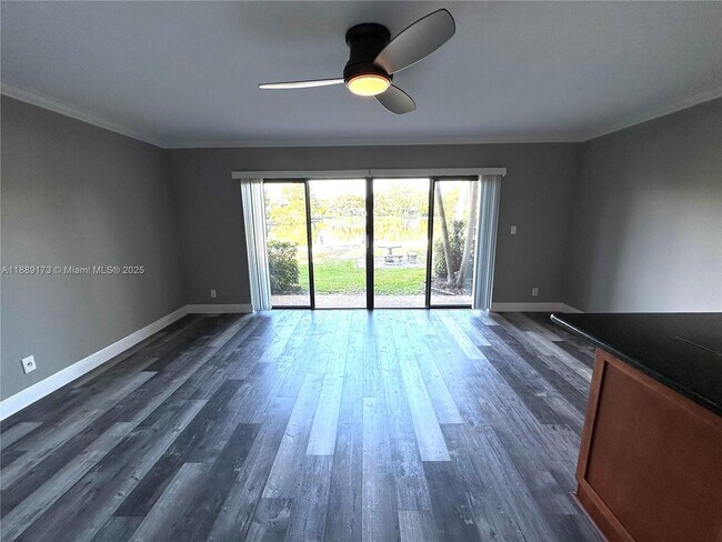 Foto del edificio - 833 NE 18th Ct