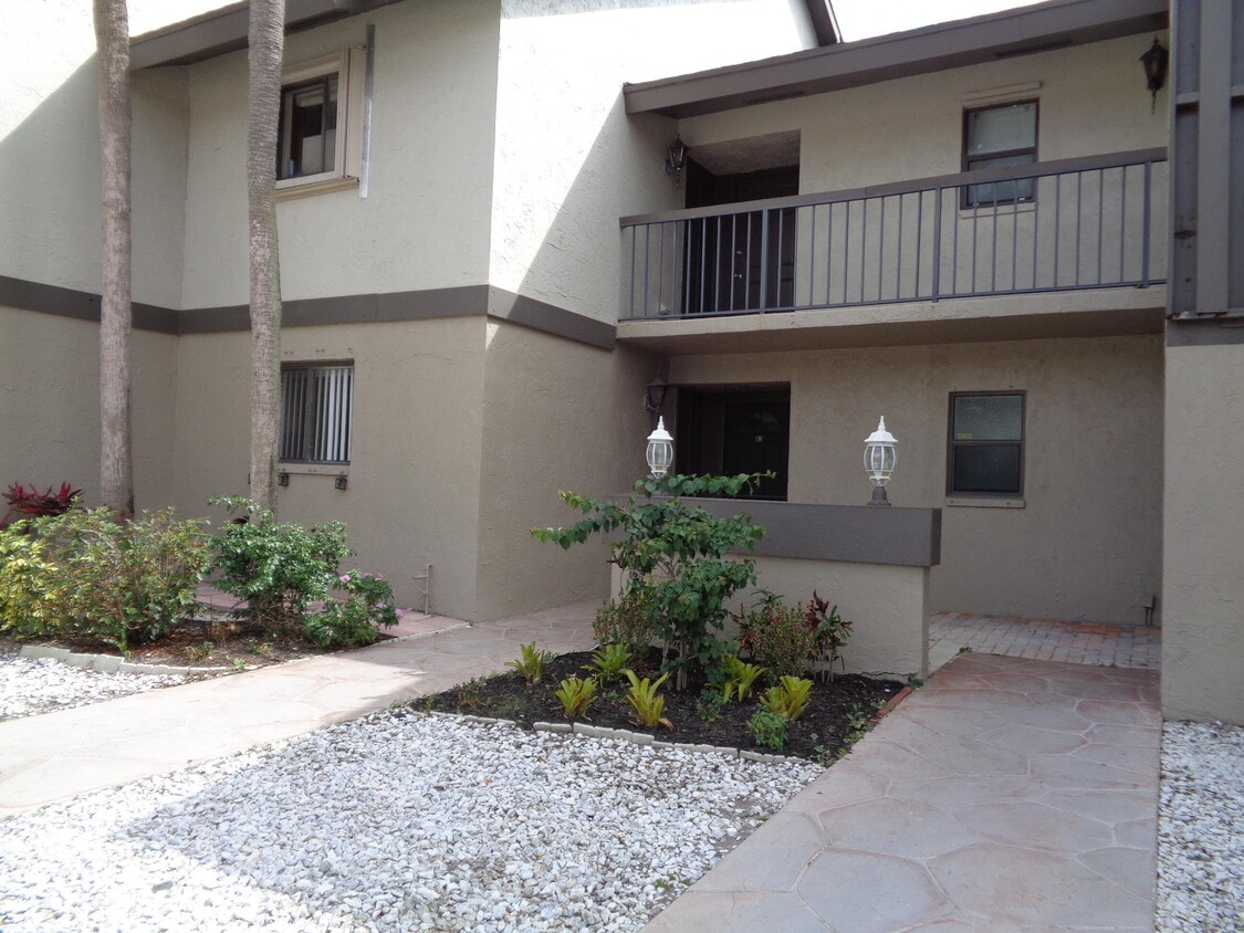 1629 Cabot Ln Unit B3, Wellington, FL 33414 Condo for Rent in