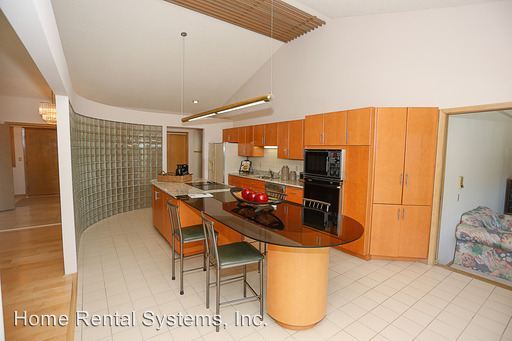 Building Photo - 1205 Oakview Rd