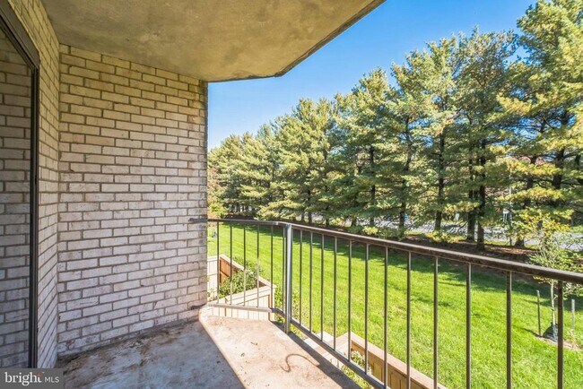 Building Photo - 6934 Hanover Pkwy