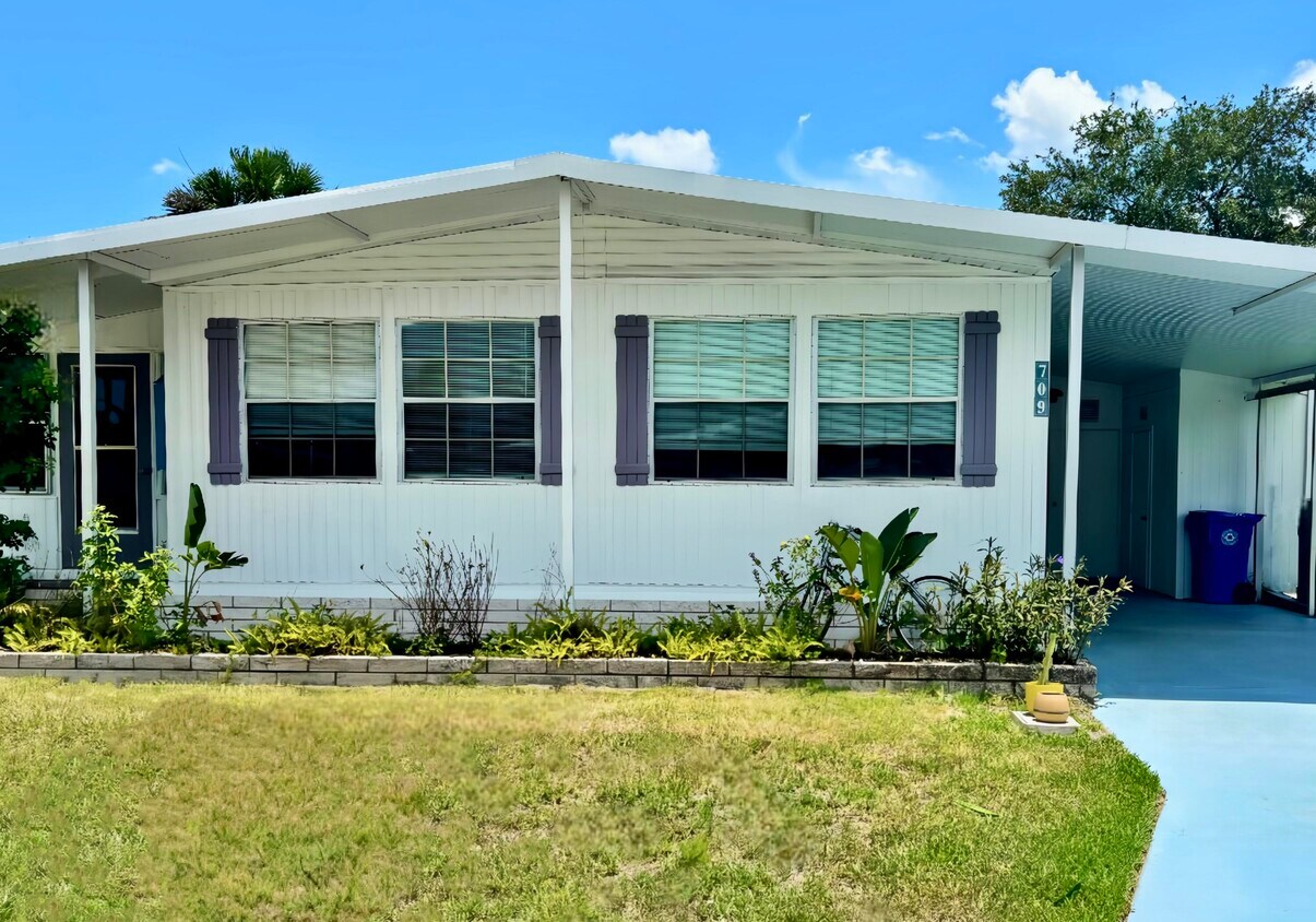 Foto principal - 8775 20th St