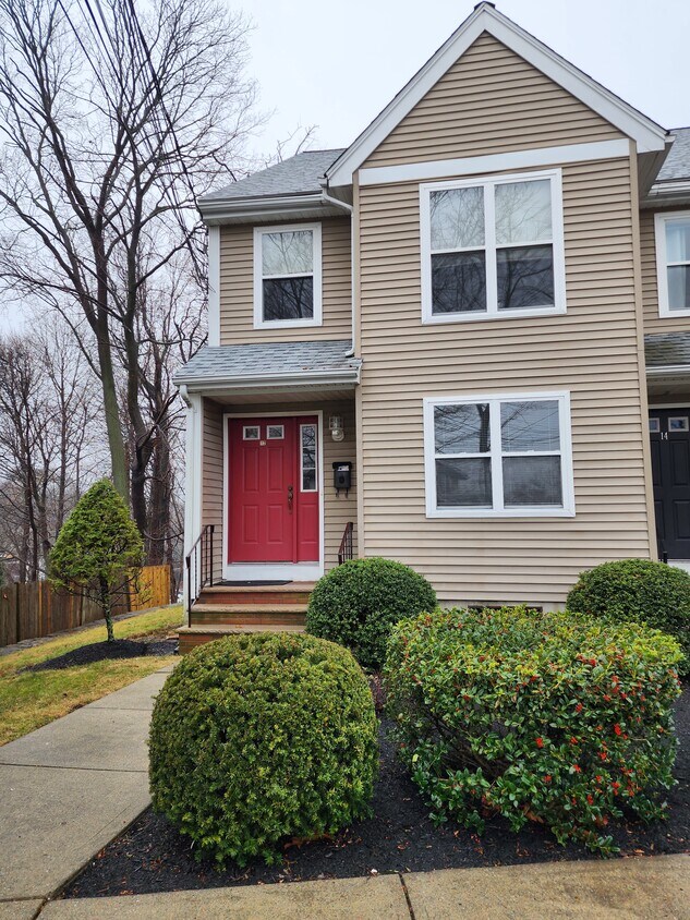 12 Drinkwater Ave, Braintree, MA 02184 Townhome Rentals in Braintree