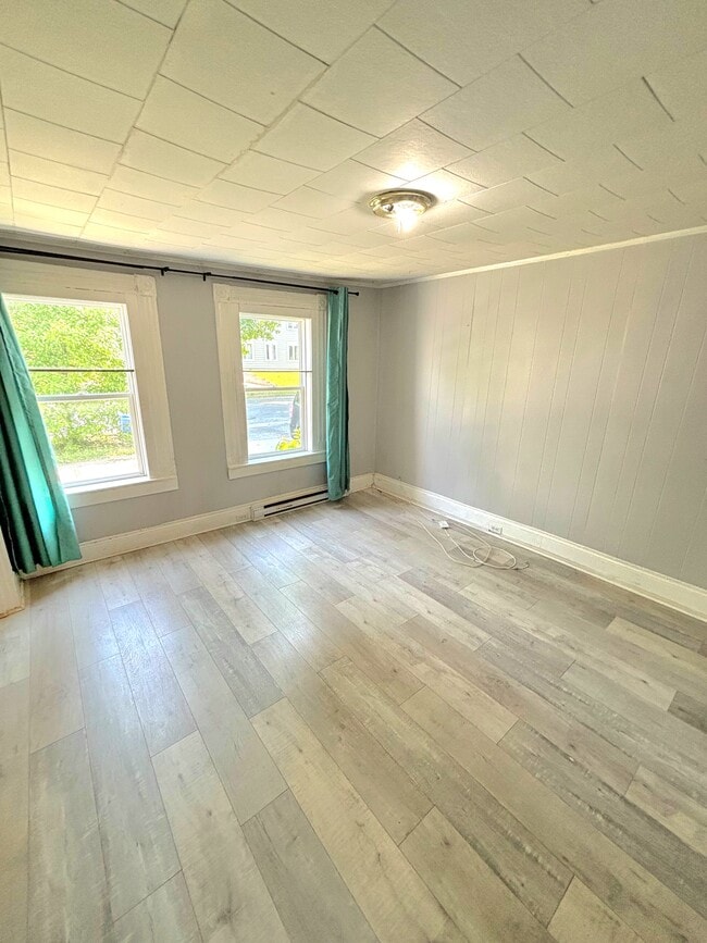 Building Photo - 660 Charlotte St