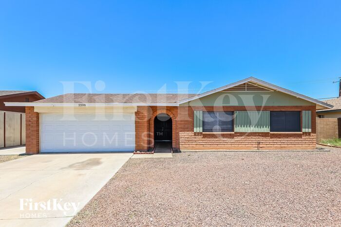 Primary Photo - 2208 W Dahlia Dr