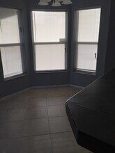 Building Photo - 810 Hunt Dr
