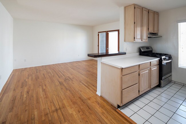 Building Photo - Quaint Apartment in North PB!