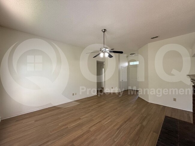 Building Photo - 1206 Hyde Park Dr